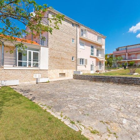 Awesome Apartment In Sveti Filip I Jakov W/ 1 Bedrooms المظهر الخارجي الصورة