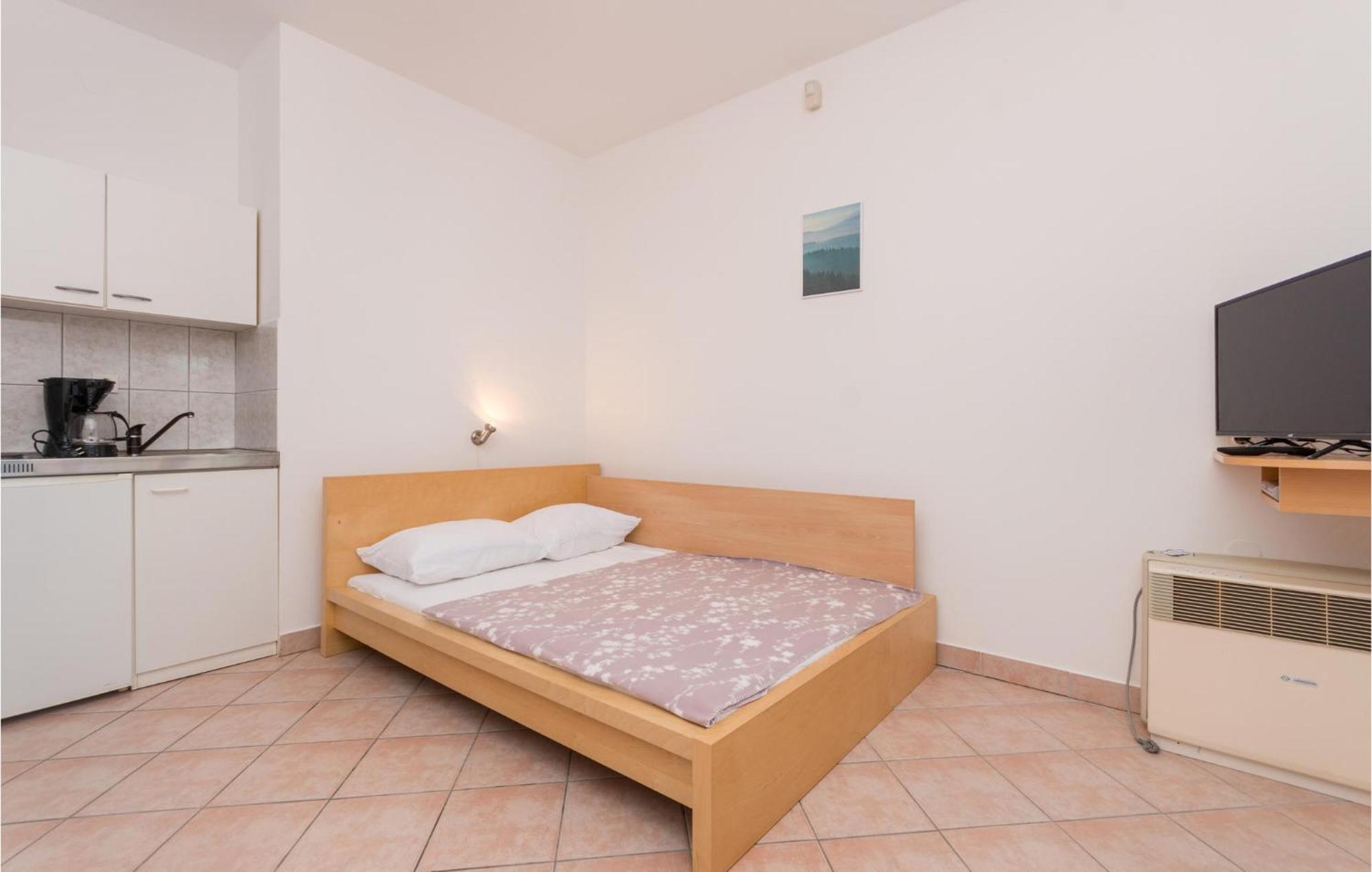 Awesome Apartment In Sveti Filip I Jakov W/ 1 Bedrooms المظهر الخارجي الصورة