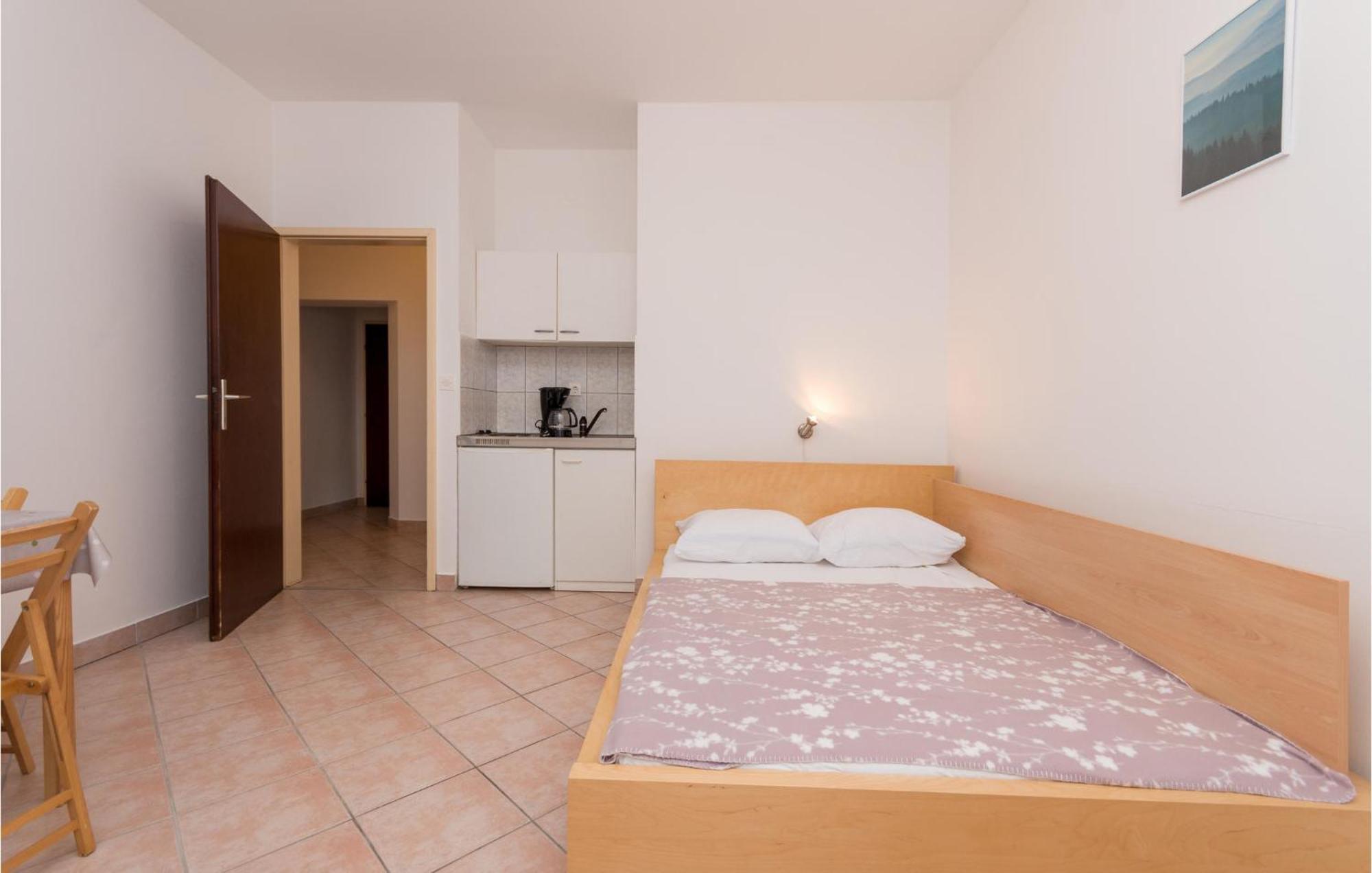 Awesome Apartment In Sveti Filip I Jakov W/ 1 Bedrooms المظهر الخارجي الصورة