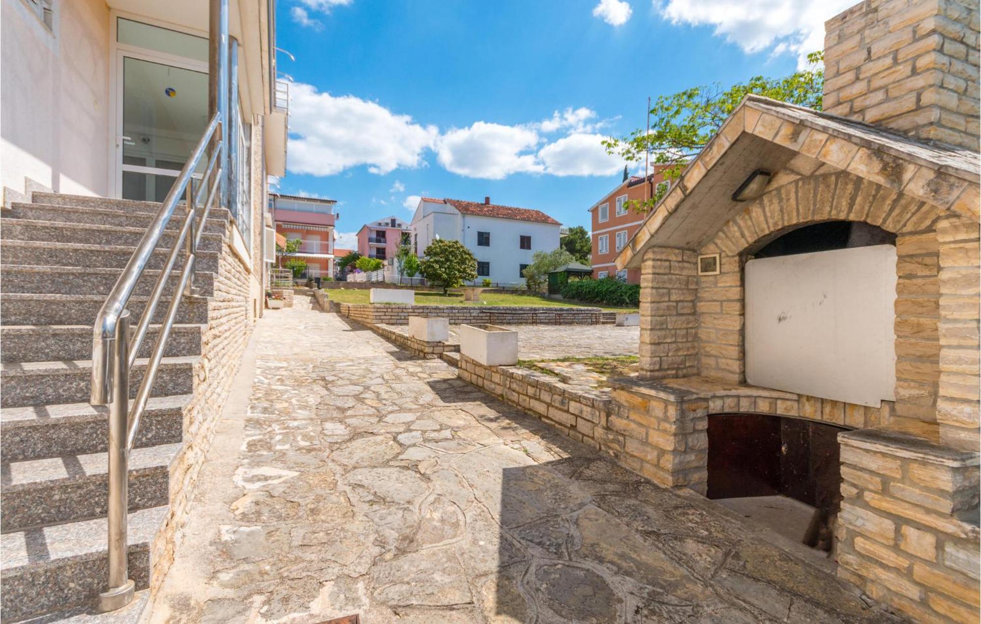 Awesome Apartment In Sveti Filip I Jakov W/ 1 Bedrooms المظهر الخارجي الصورة
